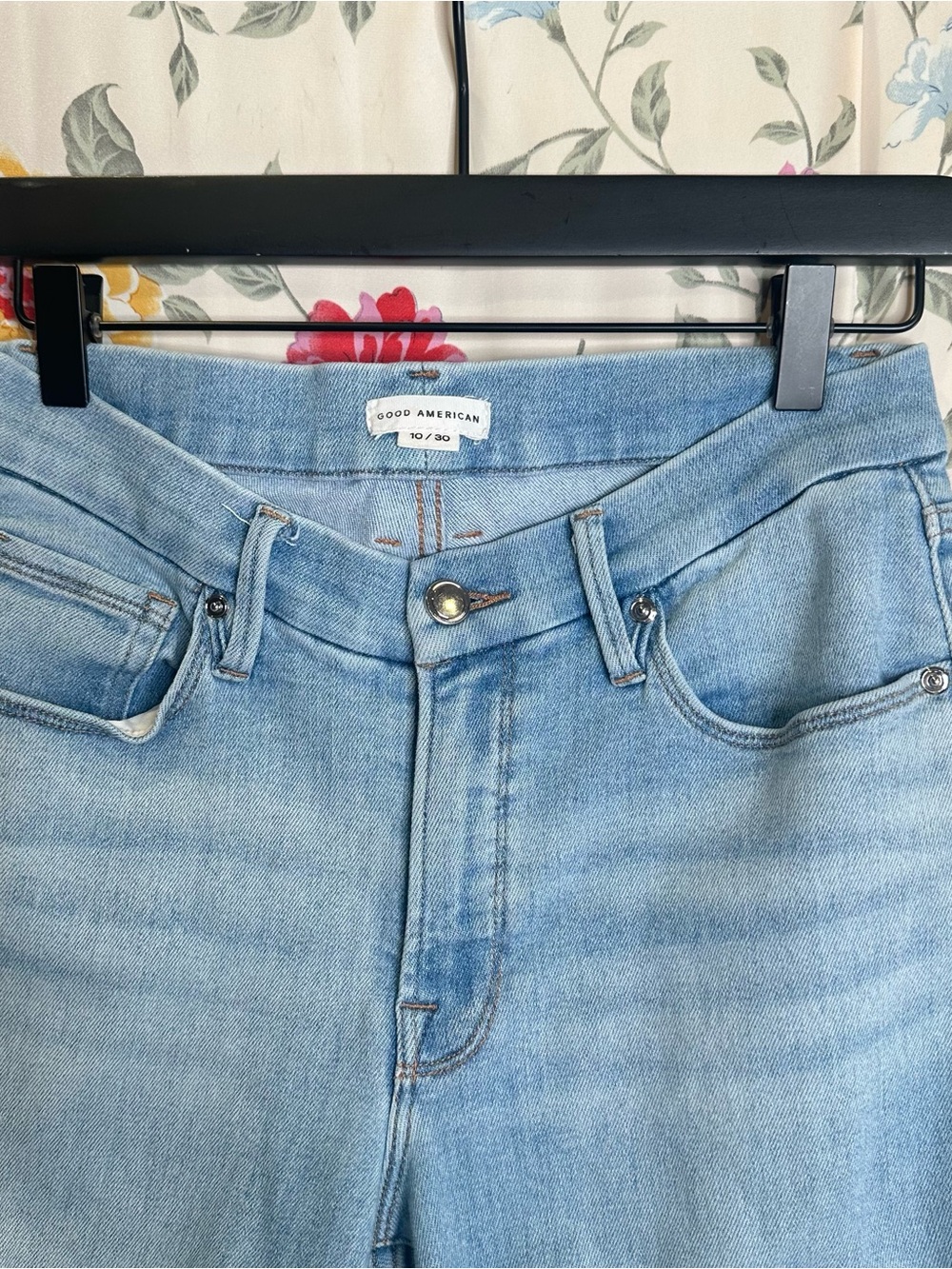 GOOD AMERICAN | Light Wash Distressed Jeans | Women’s Size 10/30 - Picture 2 of 4